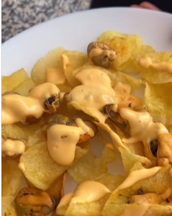 Patatas de bolsa + mejillones de lata + mayonesa ninja