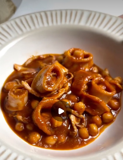 Garbanzos con calamares