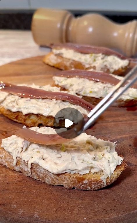 mini postas con anchoas
